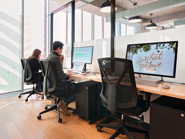 Dedicated Desk WeWork Japan