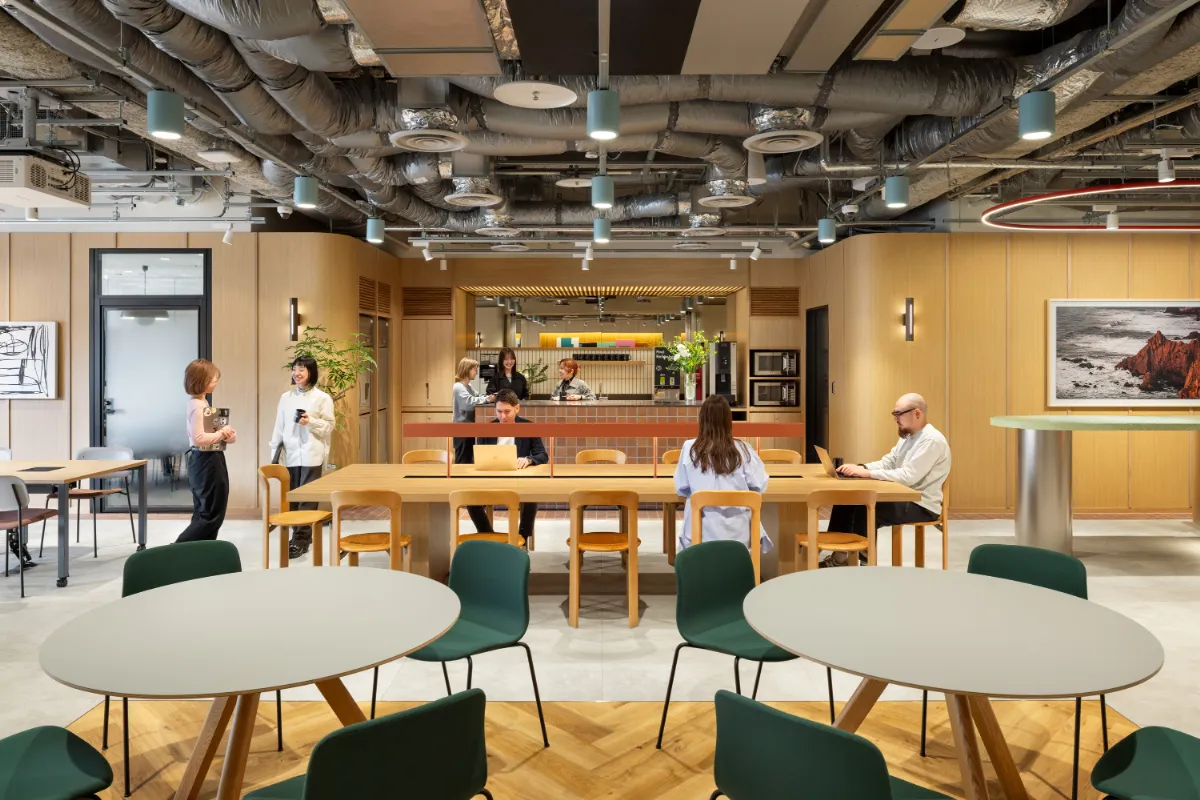 TVS_2F WeWork Lounge with People
