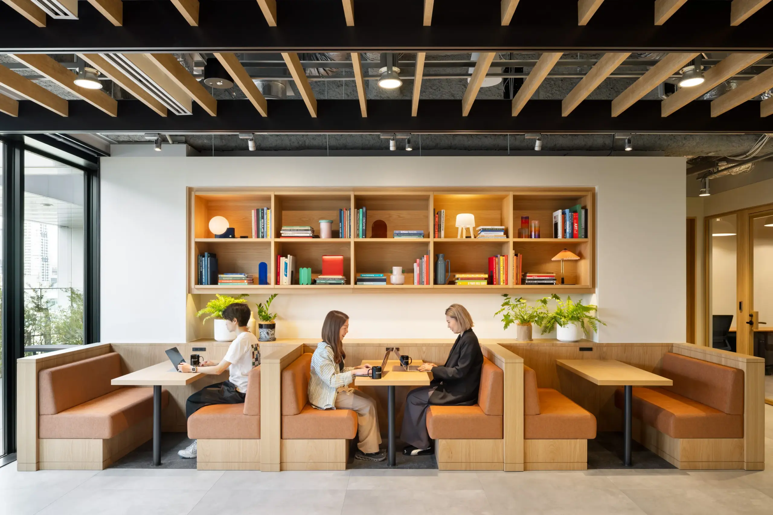 20260219_HMM_12F Lounge Nook with people