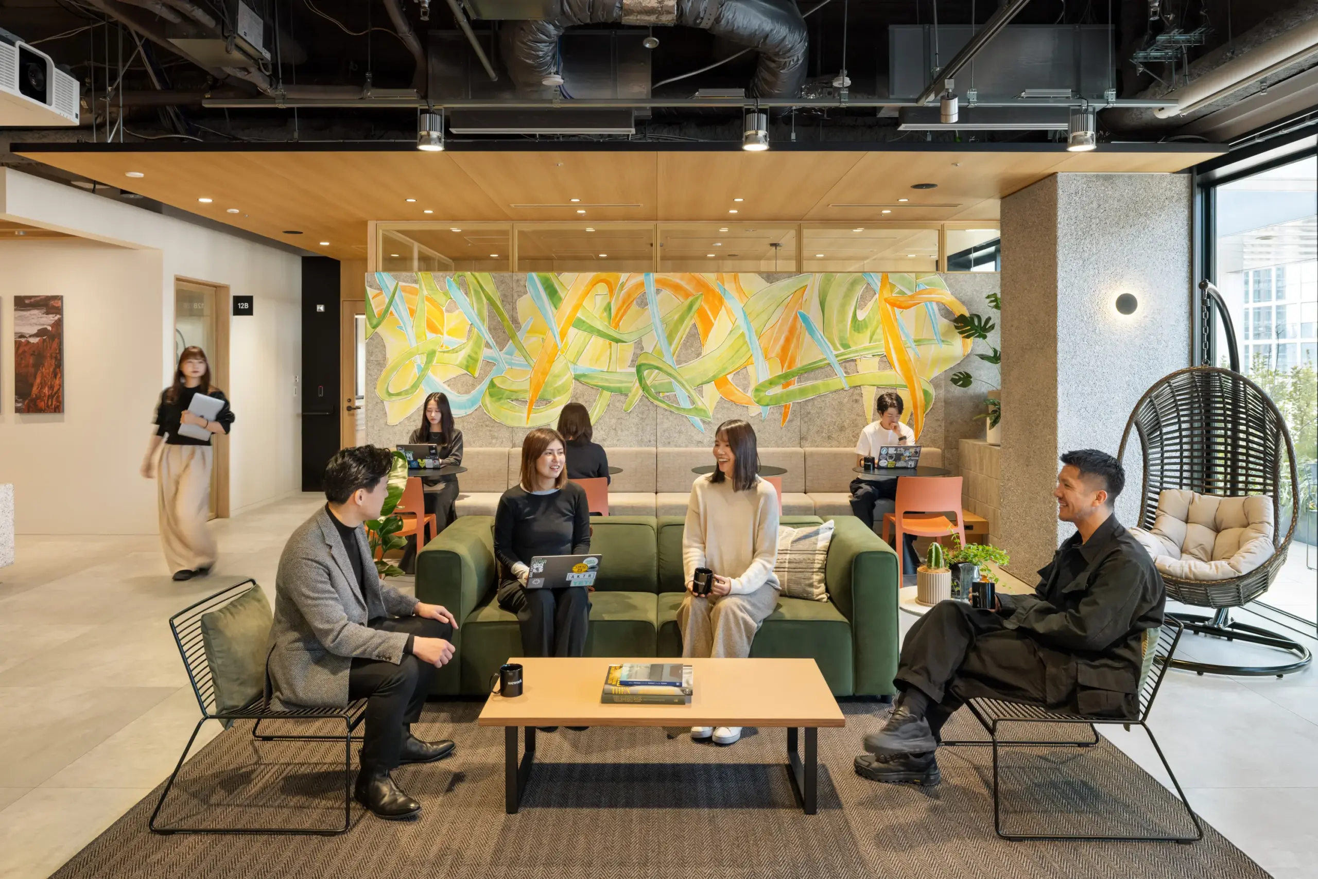 20260219_HMM_12F Lounge Art with people